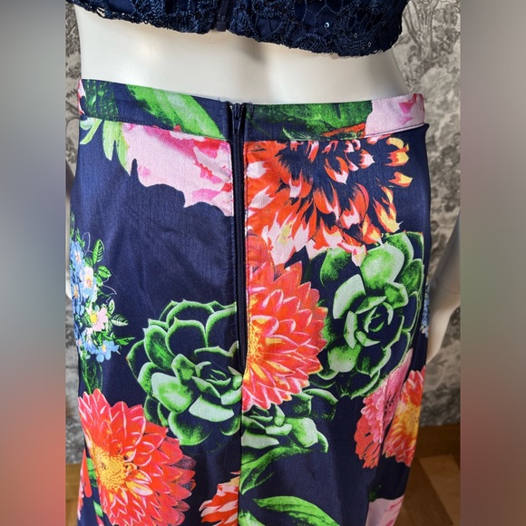 Vintage Two-Piece Floral Dress - Picture 6 of 11